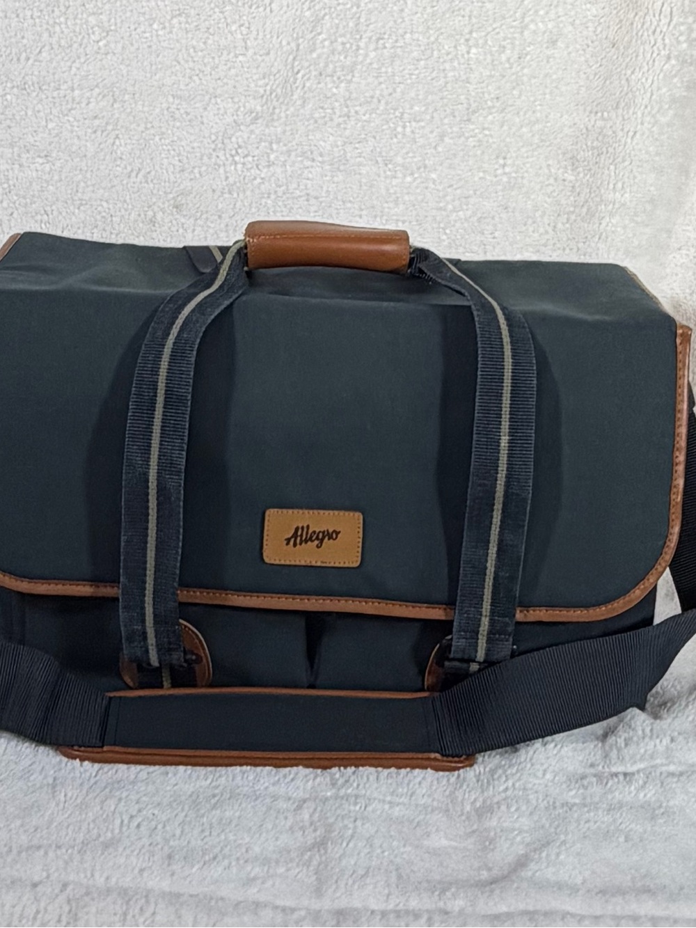 Vintage  Allegro padded camera bag – Navy blue with brown trim
